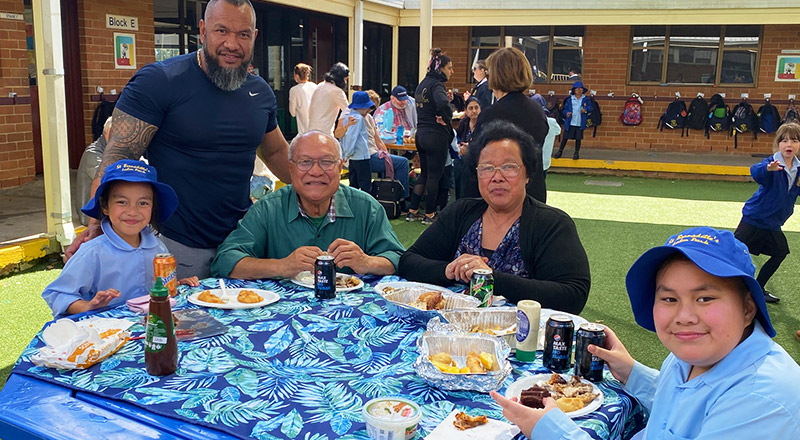 St Bernadette's Catholic Primary School Lalor Park parents picnicking with children